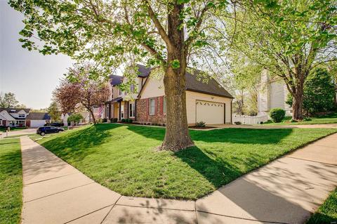 2 Rolling Mdws, Saint Charles, MO 63303 photo 2