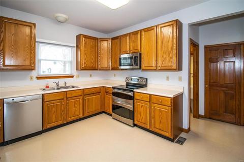 454 Castle Glen Ct, Ballwin, MO 63021 photo 4