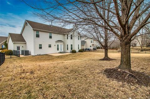 454 Castle Glen Ct, Ballwin, MO 63021 photo 2