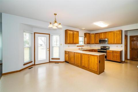 454 Castle Glen Ct, Ballwin, MO 63021 photo 6