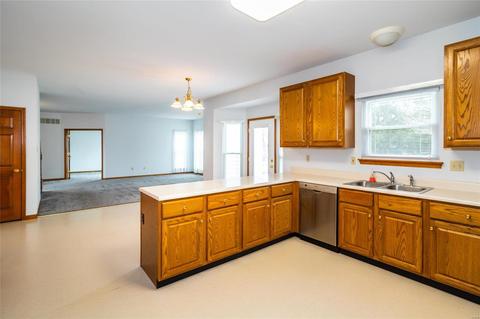 454 Castle Glen Ct, Ballwin, MO 63021 photo 8