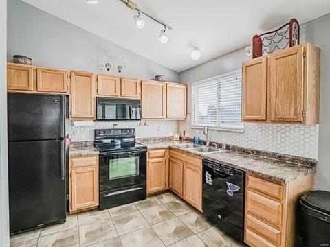 21 Mary Beth Ct, O'fallon, MO 63368 photo 2
