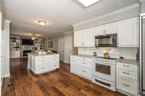 137 Hollyleaf Dr, Ballwin, MO 63021 photo 9