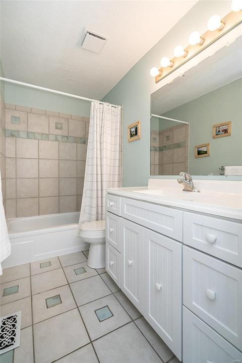 137 Hollyleaf Dr, Ballwin, MO 63021 photo 22