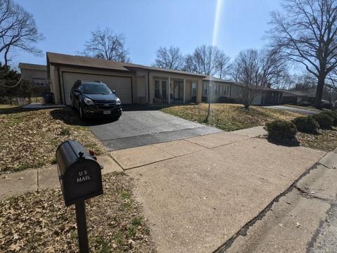 5522 Fireleaf Dr, Saint Louis, MO 63129 photo 1