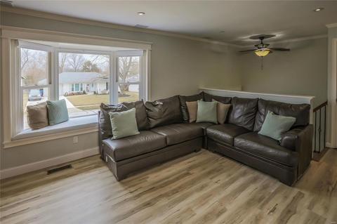 388 Sorrento Dr, Ballwin, MO 63021 photo 4