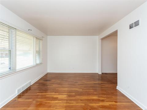 1237 Bluegrass Dr, Saint Louis, MO 63137 photo 4