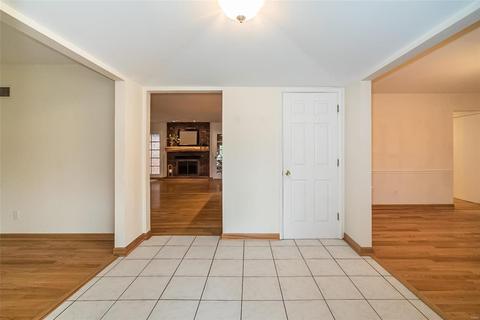4 Hollyridge Ct, Ballwin, MO 63011 photo 3