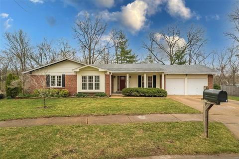 4 Hollyridge Ct, Ballwin, MO 63011 photo 1