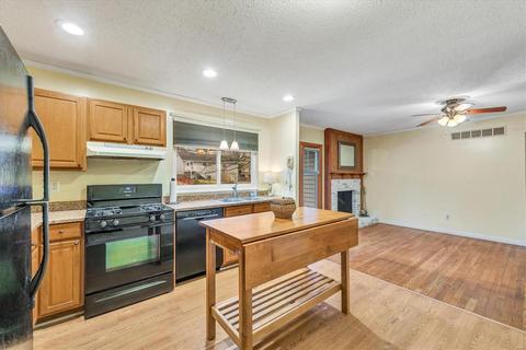 369 Stormyoak Dr, Ballwin, MO 63021 photo 9