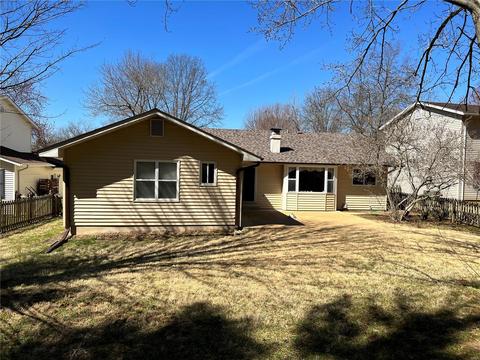 810 Nykiel Ct, Ballwin, MO 63011 photo 4