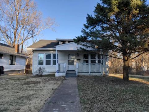 3824 Waco Dr, Saint Louis, MO 63121 photo 1