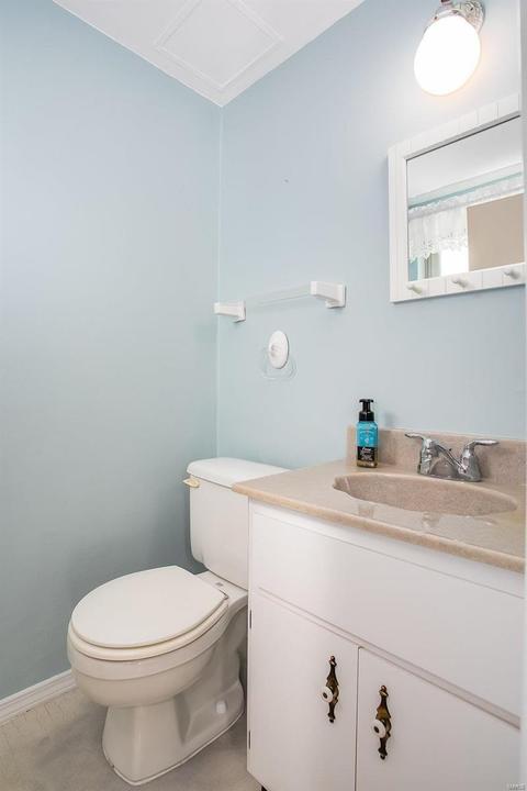 1210 Foxview Ter, Ballwin, MO 63011 photo 9