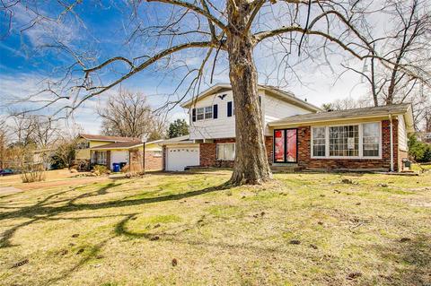 1210 Foxview Ter, Ballwin, MO 63011 photo 3