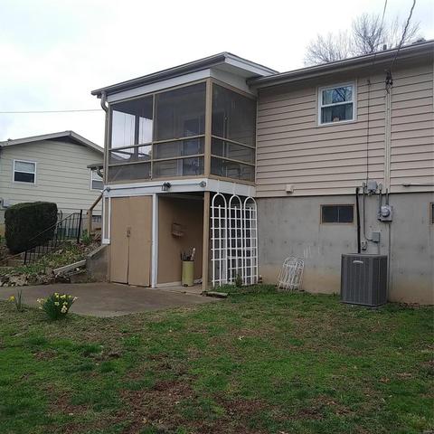 304 Capri Dr, O'fallon, MO 63366 photo 4