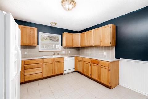1613 Pebble Brook Dr, O'fallon, MO 63366 photo 4