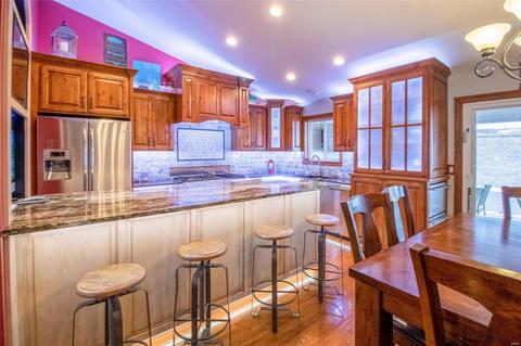 516 Woodlyn Xing, Ballwin, MO 63021 photo 2