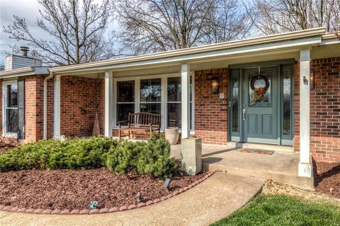 329 Sudbury Ln, Ballwin, MO 63011 photo 2
