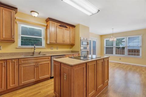 573 Oak Leaf Manor Ct, Ballwin, MO 63021 photo 14