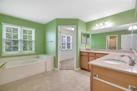 573 Oak Leaf Manor Ct, Ballwin, MO 63021 photo 24