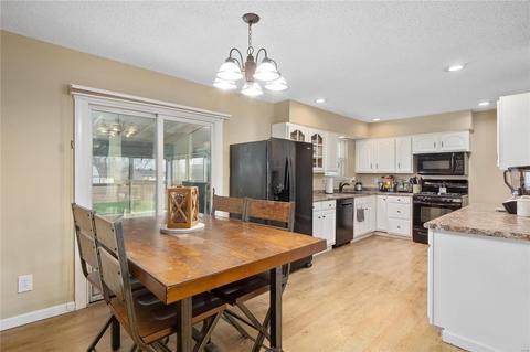 203 Capri Dr, O'fallon, MO 63366 photo 5