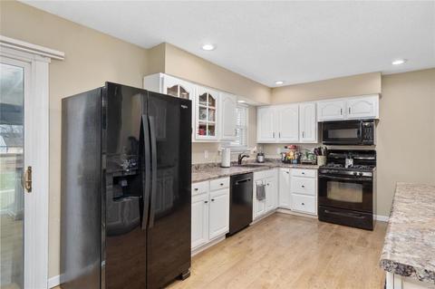 203 Capri Dr, O'fallon, MO 63366 photo 6