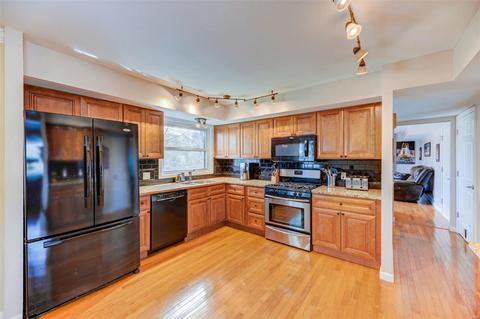610 Showplace Ct, Ballwin, MO 63021 photo 2