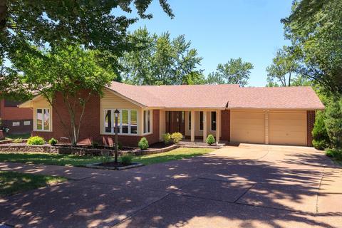 496 Baywillow Dr, Ballwin, MO 63011 photo 1