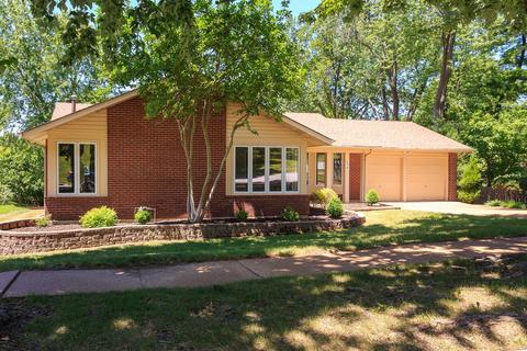 496 Baywillow Dr, Ballwin, MO 63011 photo 2