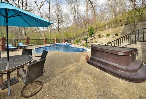 810 New Ballwin Rd, Ballwin, MO 63021 photo 15