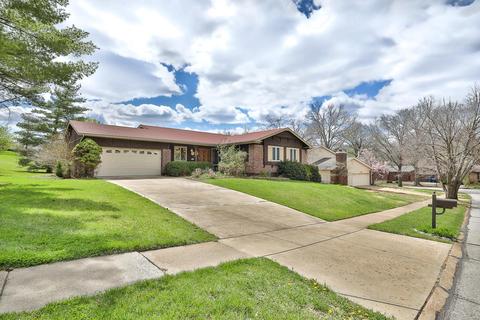 902 Milldale Dr, Ballwin, MO 63011 photo 2