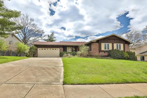 902 Milldale Dr, Ballwin, MO 63011 photo 1