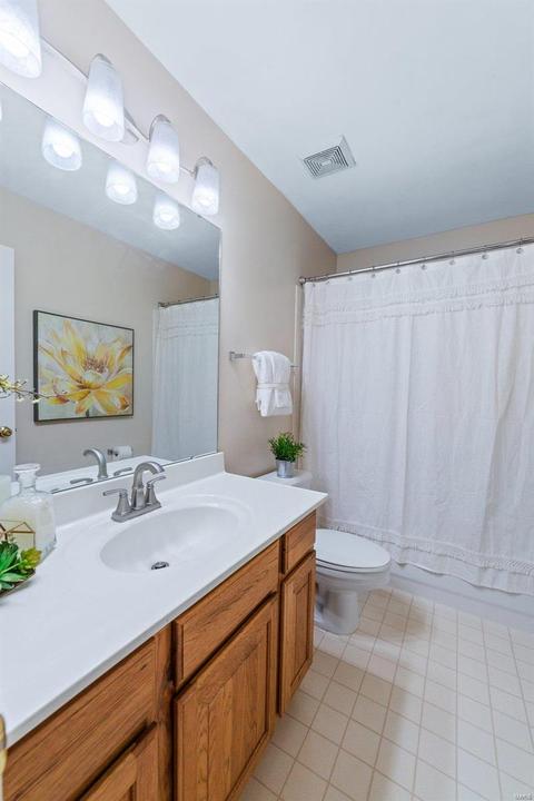 606 Castle Ridge Dr, Ballwin, MO 63021 photo 27