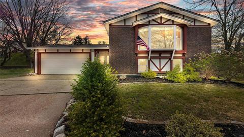 361 Bellestri Dr, Ballwin, MO 63021 photo 2