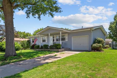 704 Darby Dr, O'fallon, MO 63366 photo 2