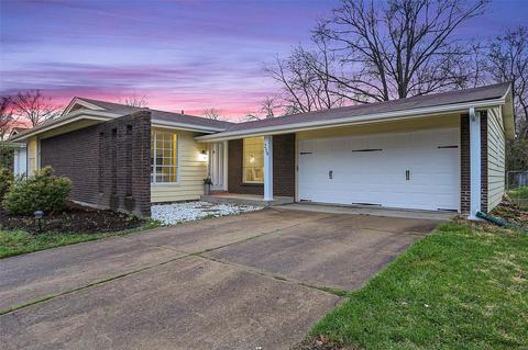 259 Cedar Village Ct, Ballwin, MO 63021 photo 2