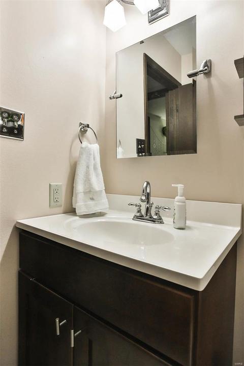 369 Napoli, Ballwin, MO 63021 photo 29