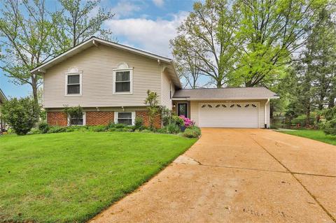 369 Napoli, Ballwin, MO 63021 photo 1