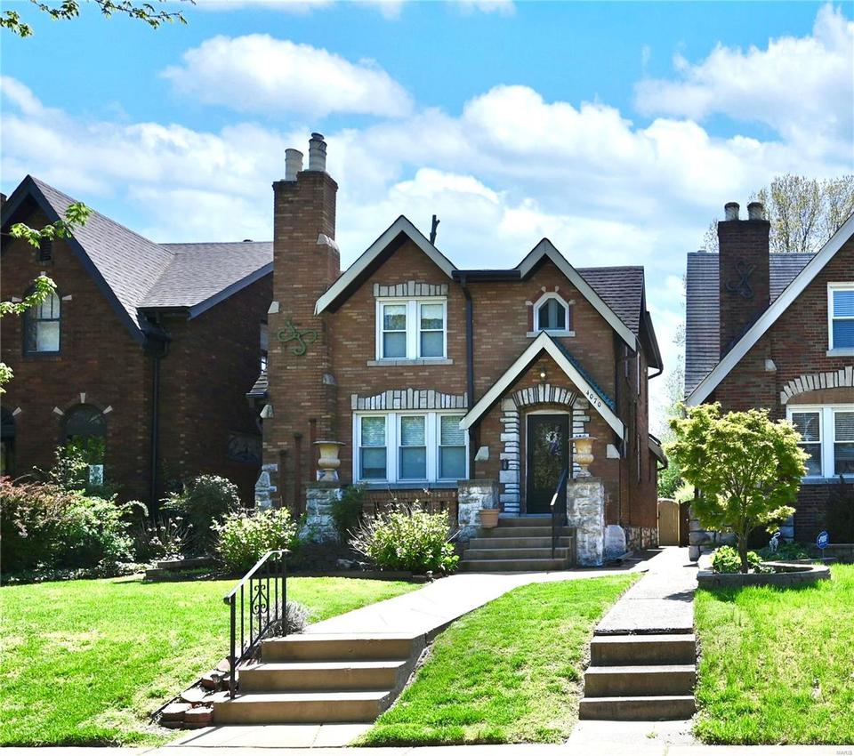 4070 Holly Hills Blvd, Saint Louis, MO 63116 7 Photos MLS 22023027