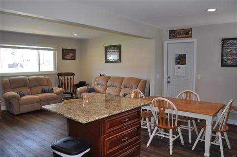 16 N Meadow Dr, O'fallon, MO 63366 photo 4