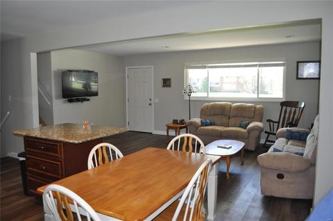 16 N Meadow Dr, O'fallon, MO 63366 photo 3