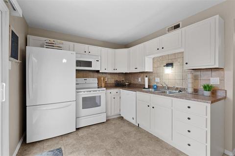 4228 Eiffel Dr, Saint Louis, MO 63125 photo 4