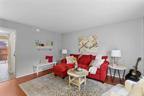 4228 Eiffel Dr, Saint Louis, MO 63125 photo 2