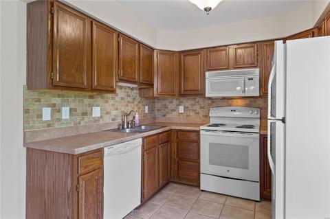 1631 Whispering Creek Dr, Ballwin, MO 63021 photo 7