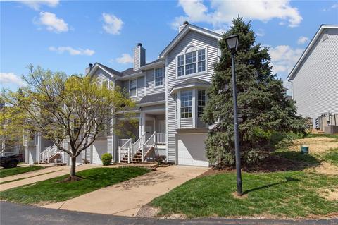 1631 Whispering Creek Dr, Ballwin, MO 63021 photo 2