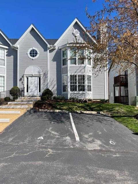 1636 Whispering Crk #A, Ballwin, MO 63021 photo 2