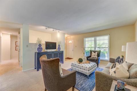 271 Cedar Village Ct, Ballwin, MO 63021 photo 3