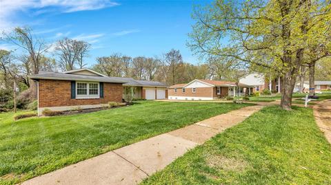 325 Wildforest Ct, Ballwin, MO 63011 photo 2