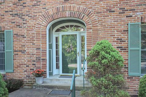 6 Andraes Ct, Chesterfield, MO 63005 photo 2