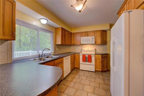 556 Running Creek Dr, Ballwin, MO 63021 photo 5